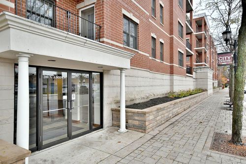 unit-505-200 N Addison Ave, Elmhurst, IL, 60126-2796 | Card Image