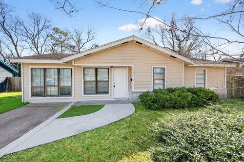 7726 Claiborne St, Houston, TX, 77016-3910 | Card Image