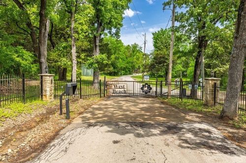 4368 W Beach Dr, Greenville, TX, 75402-8774 | Card Image