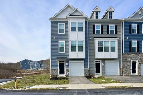 105 Union St, Ellwood City, PA, 16117 | Card Image