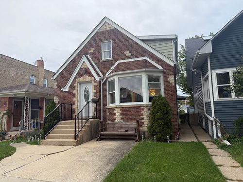 4918 W Winnemac Ave, Chicago, IL, 60630-2435 | Card Image