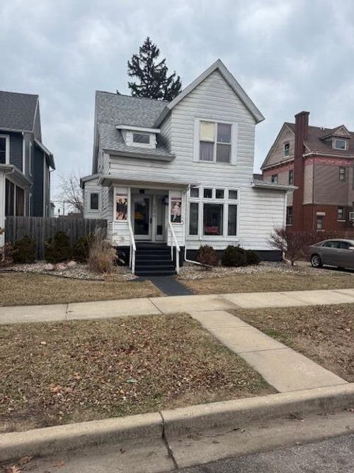 211 W 10th St, Michigan City, IN, 46360-3515 | Card Image