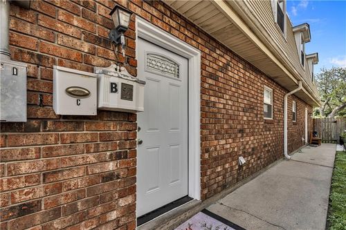 b-4617 Yale St, Metairie, LA, 70006-4061 | Card Image
