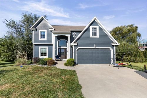 2 Sw Fairview Dr, Ottawa, KS, 66067-9300 | Card Image