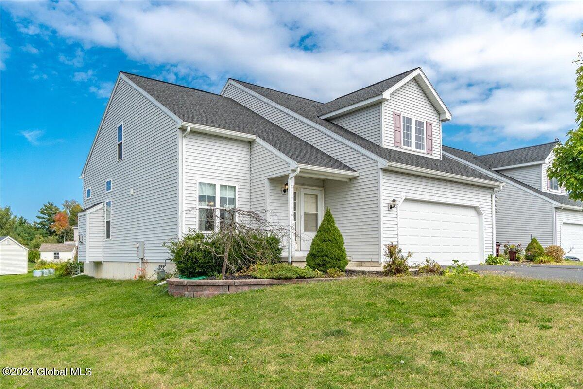 Breezy Pointe Dr, Halfmoon, NY 12065