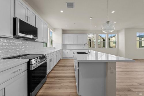 1452 Waterside Ln, Rohnert Park, CA, 94928-4238 | Card Image