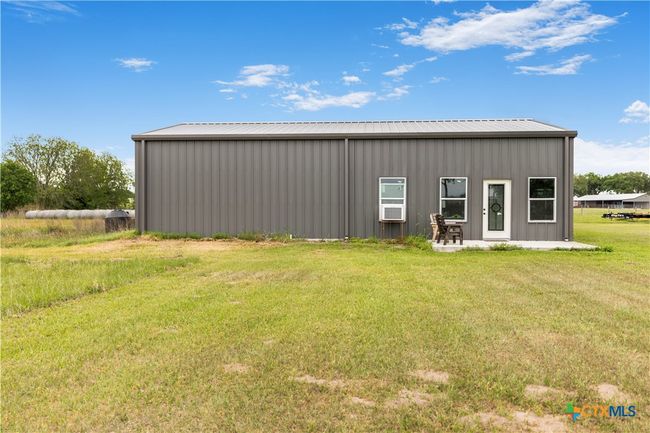 592 Dagg Rd, Home with 1 bedrooms, 2 bathrooms and null parking in Yoakum TX | Image 23