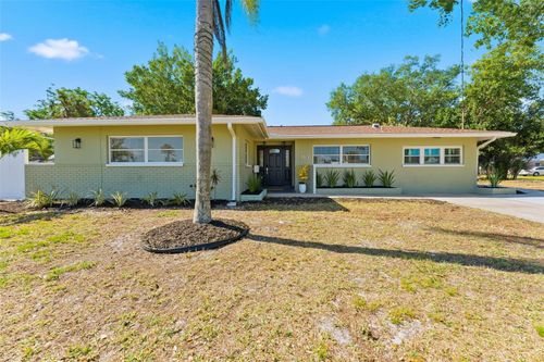 110 92nd Ave Ne, SAINT PETERSBURG, FL, 33702-2642 | Card Image