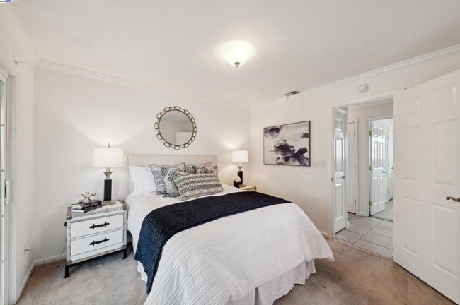 WALK-IN CLOSET | Image 15