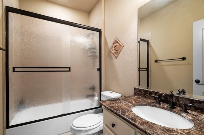 Upstairs bathroom | Image 29