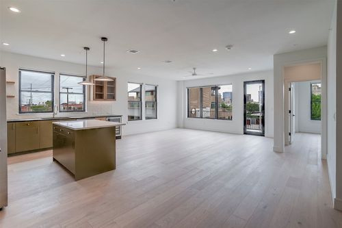 205-309 W Daggett Ave, Fort Worth, TX, 76104-1216 | Card Image