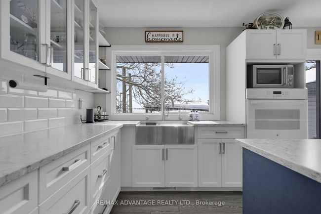 9755 Longwoods Rd, House other with 5 bedrooms, 3 bathrooms and 4 parking in London ON | Image 14