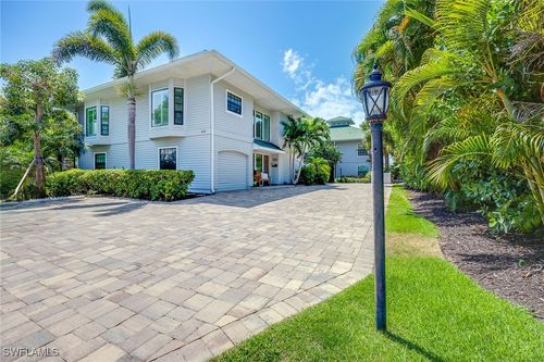 4-392 7th Ave S, NAPLES, FL, 34102-6800 | Card Image