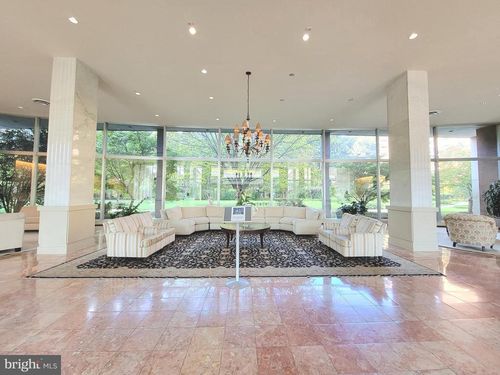 820e-4201 Cathedral Ave Nw, WASHINGTON, DC, 20016-4975 | Card Image