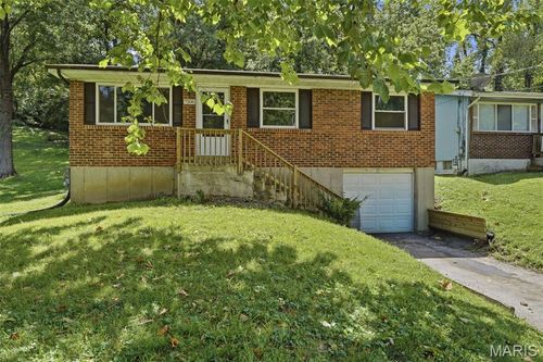 7506 Blanding Dr, Ferguson, MO, 63135-3410 | Card Image