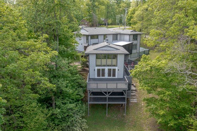 Architectural beauty meets natural splendor. | Image 6