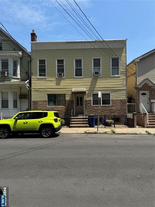 74 Christie St, Newark, NJ, 07105-4027 | Card Image