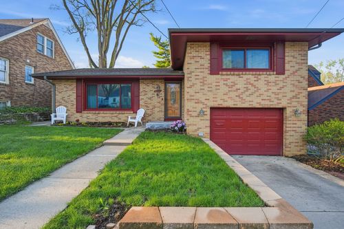 6428 Elmcrest Dr, Windsor Heights, IA, 50324-1846 | Card Image