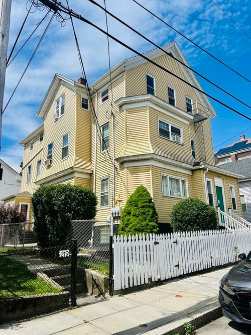 211 Buffinton St, Fall River, MA, 02721-6705 | Card Image