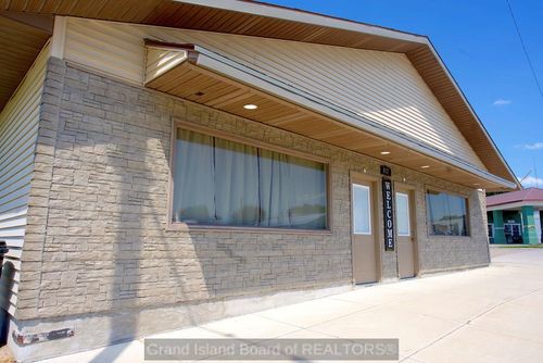 812 Commercial St, Palmer, NE, 68864-2428 | Card Image