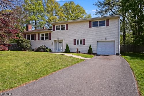 12 Emerald Ct, Clark, NJ, 07066-1409 | Card Image