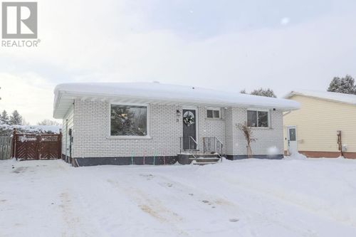 11 Kerr Dr, Sault Ste. Marie, ON, P6A5H8 | Card Image