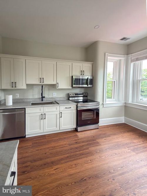 2-401 8th Street Ne, WASHINGTON, DC, 20002 | Card Image