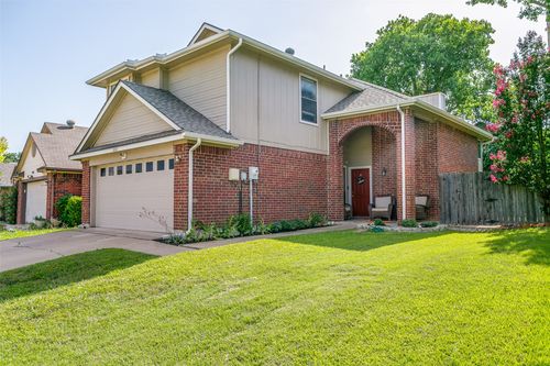952 Sylvan Creek Dr, Lewisville, TX, 75067-4232 | Card Image