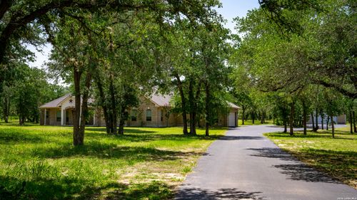 282 Shannon Rdg, Floresville, TX, 78114-6526 | Card Image