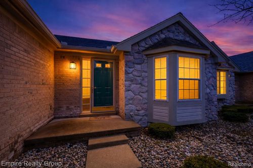 12330 Hickory E, Utica, MI, 48315-5861 | Card Image