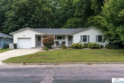 828 Lower Johnson Circle, Mankato, MN, 56082 | Card Image