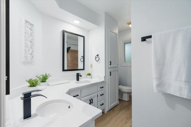 Bathroom 1 | Image 15