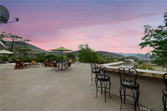 Built in bbq area | Image 4