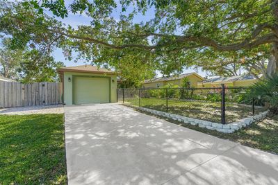 214 Patterson Avenue, House other with 3 bedrooms, 2 bathrooms and null parking in Osprey FL | Image 2