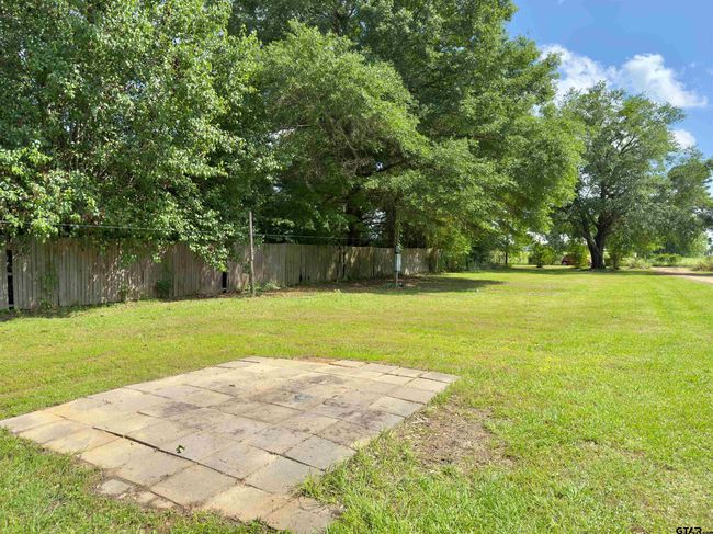 22001 County Road 2321, House other with 3 bedrooms, 2 bathrooms and null parking in Arp TX | Image 11