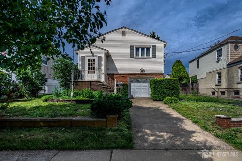149 Strawberry Hill Ave, Woodbridge, NJ, 07095-2631 | Card Image
