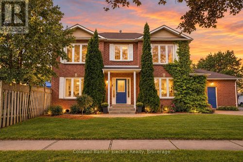 40 Stephen Ave, Courtice, ON, L1E1Z1 | Card Image