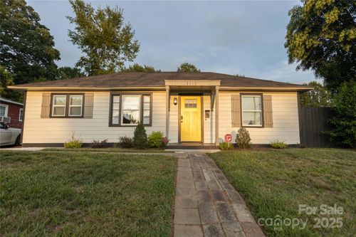 2012 Double Oaks Rd, Charlotte, NC, 28206-1402 | Card Image
