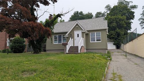 153 W Main St, Smithtown, NY, 11787-2606 | Card Image