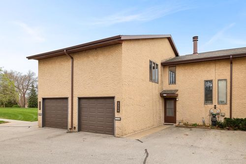 3354 East Avenue, La Crosse, WI, 54601 | Card Image