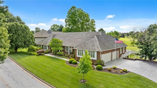 18 W Champions Blvd, Rogers, AR, 72758-9567 | Card Image