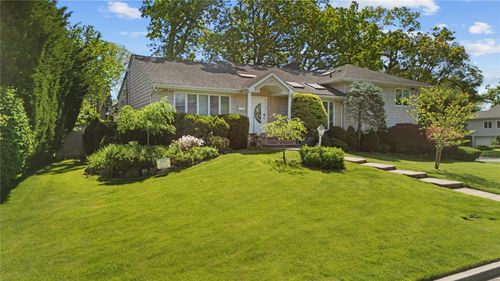 25 Belmont Dr W, Roslyn Heights, NY, 11577-2719 | Card Image