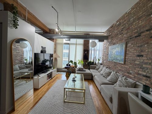 301b-417 S Jefferson St, Chicago, IL, 60607-3818 | Card Image
