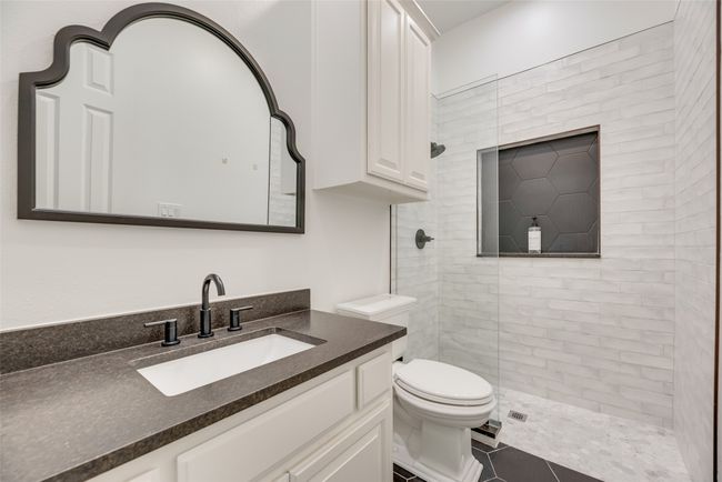 Ensuite for downstairs guest room | Image 29