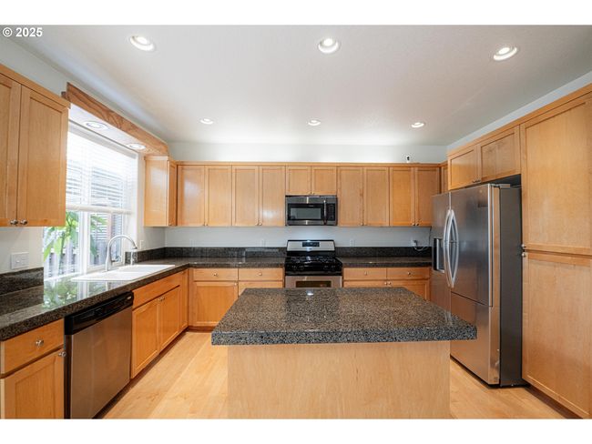 14868 Sw Citrine Loop, House other with 3 bedrooms, 3 bathrooms and 2 parking in Beaverton OR | Image 8