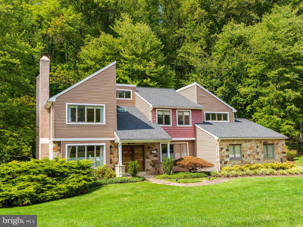 Cheshire Cir, West Chester, PA 19380