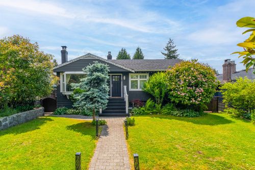 445 W 26th St, North Vancouver, BC, V7N2G9 | Card Image
