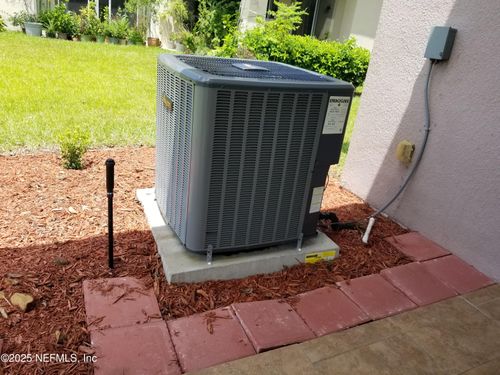 8252 Hedgewood Dr, JACKSONVILLE, FL, 32216-1493 | Card Image
