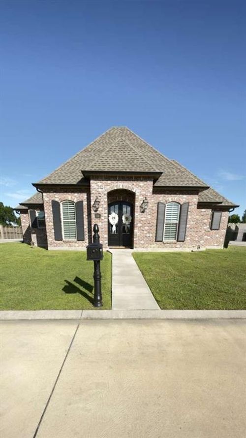 446 Rosella Dr, Thibodaux, LA, 70301-6939 | Card Image