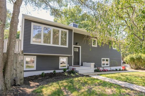 34 John St, Shoreham, NY, 11786-1925 | Card Image